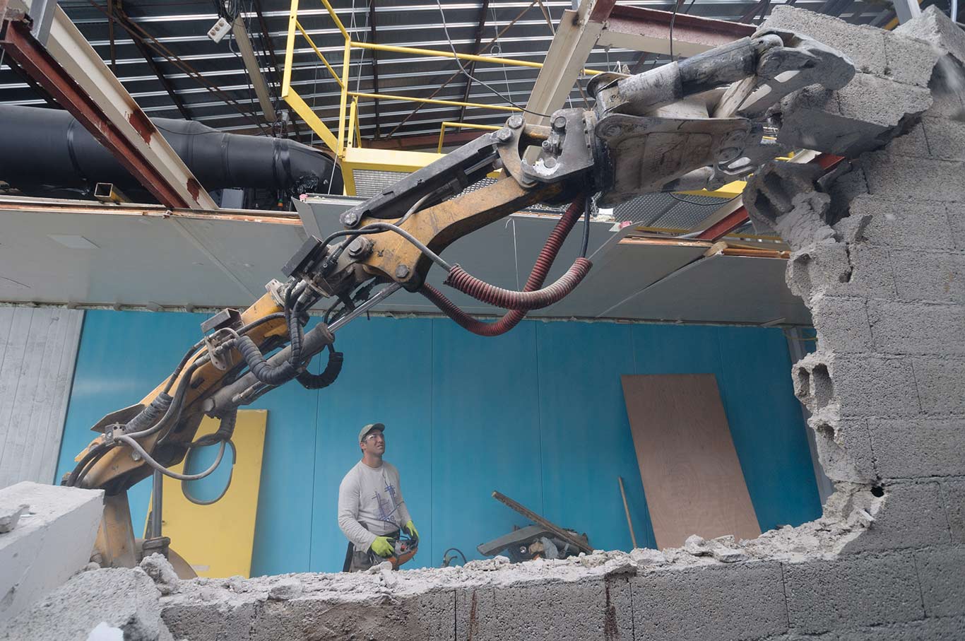 Démolition contrôlée par robot démolisseur